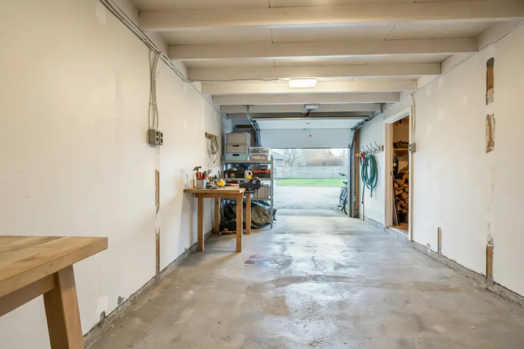 el i garage och f rr d praktiska l sningar f r belysning uttag och s ker anv ndning